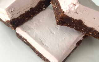 No Bake Raspberry Whip Cake! Only 4 Ingredients